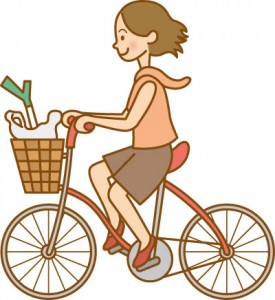自転車に乗る女性